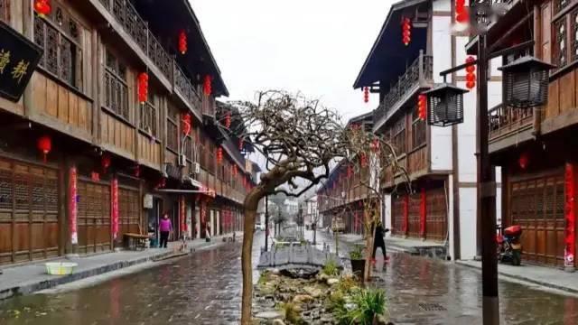郁可唯现场演唱《一江水》春风又绿江南岸,明月何时照我还-智能问答网页,快速获取问题的答案